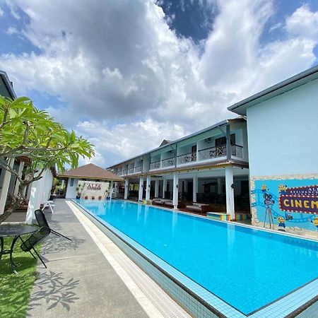 Alia Residence Business Resort Padang Mat Sirat Bagian luar foto