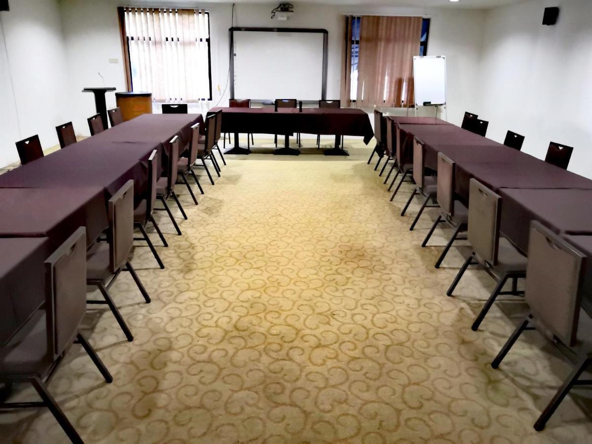 Alia Residence Business Resort Padang Mat Sirat Bagian luar foto