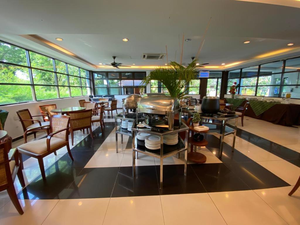 Alia Residence Business Resort Padang Mat Sirat Bagian luar foto