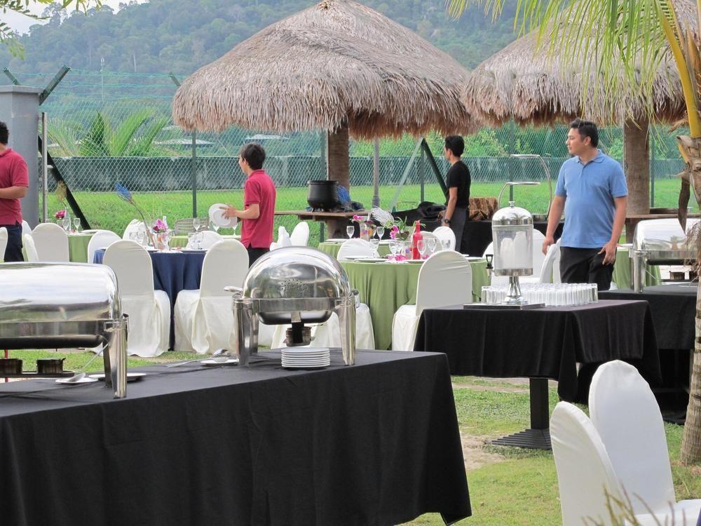 Alia Residence Business Resort Padang Mat Sirat Bagian luar foto