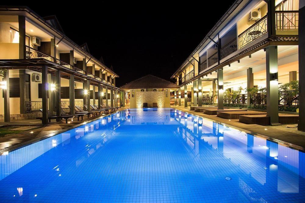 Alia Residence Business Resort Padang Mat Sirat Bagian luar foto