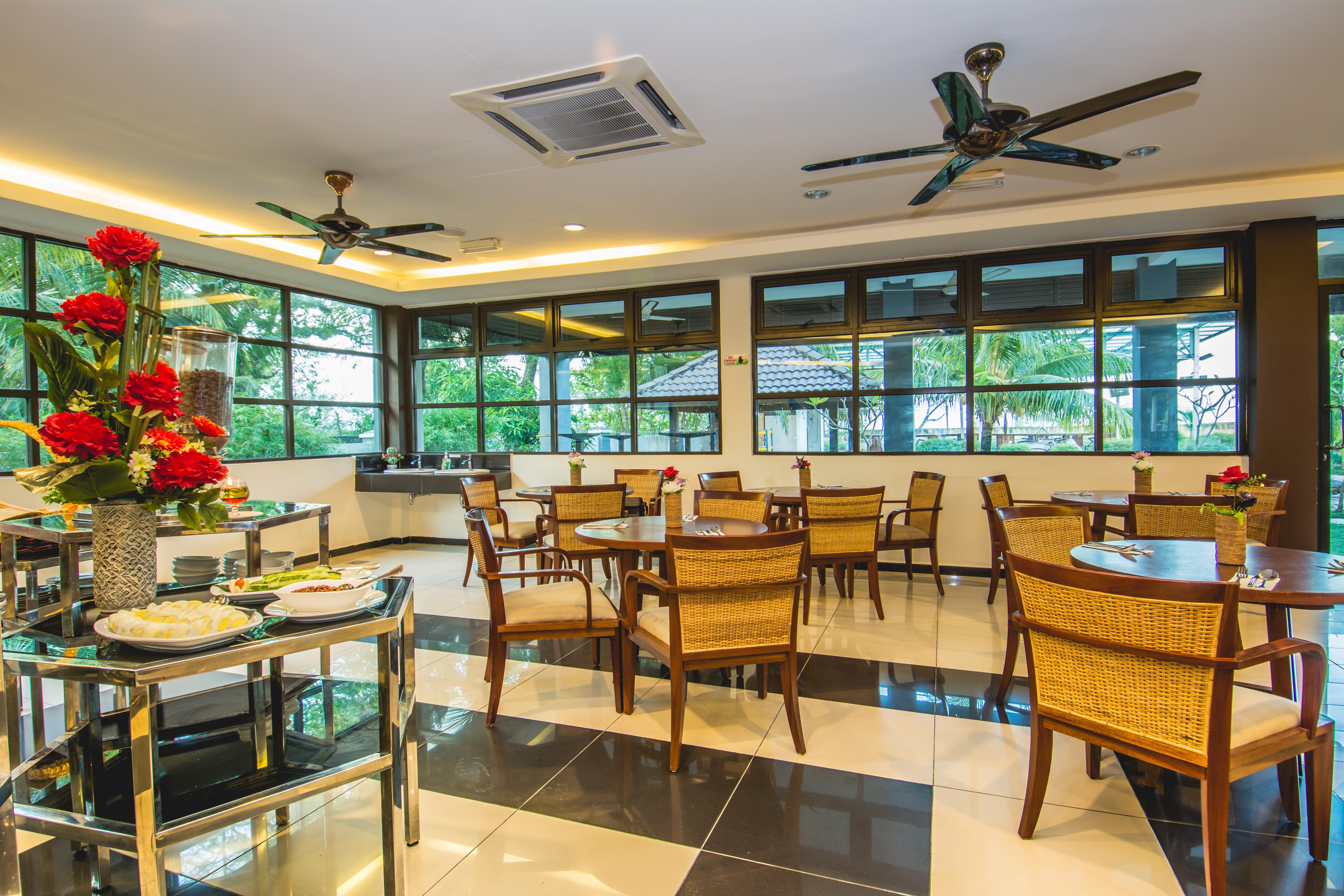Alia Residence Business Resort Padang Mat Sirat Bagian luar foto