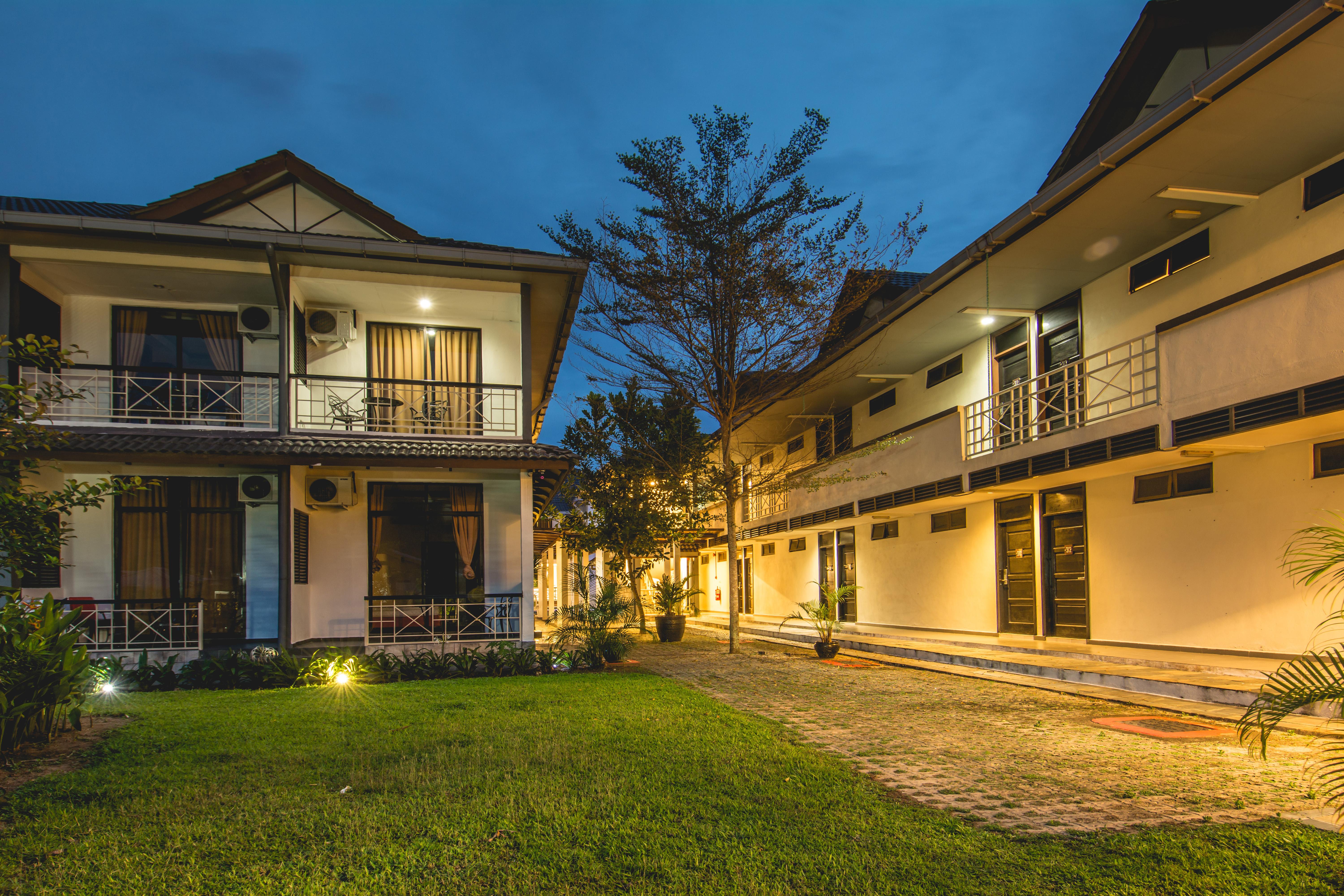 Alia Residence Business Resort Padang Mat Sirat Bagian luar foto
