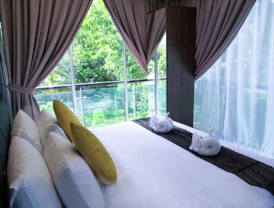 Alia Residence Business Resort Padang Mat Sirat Bagian luar foto