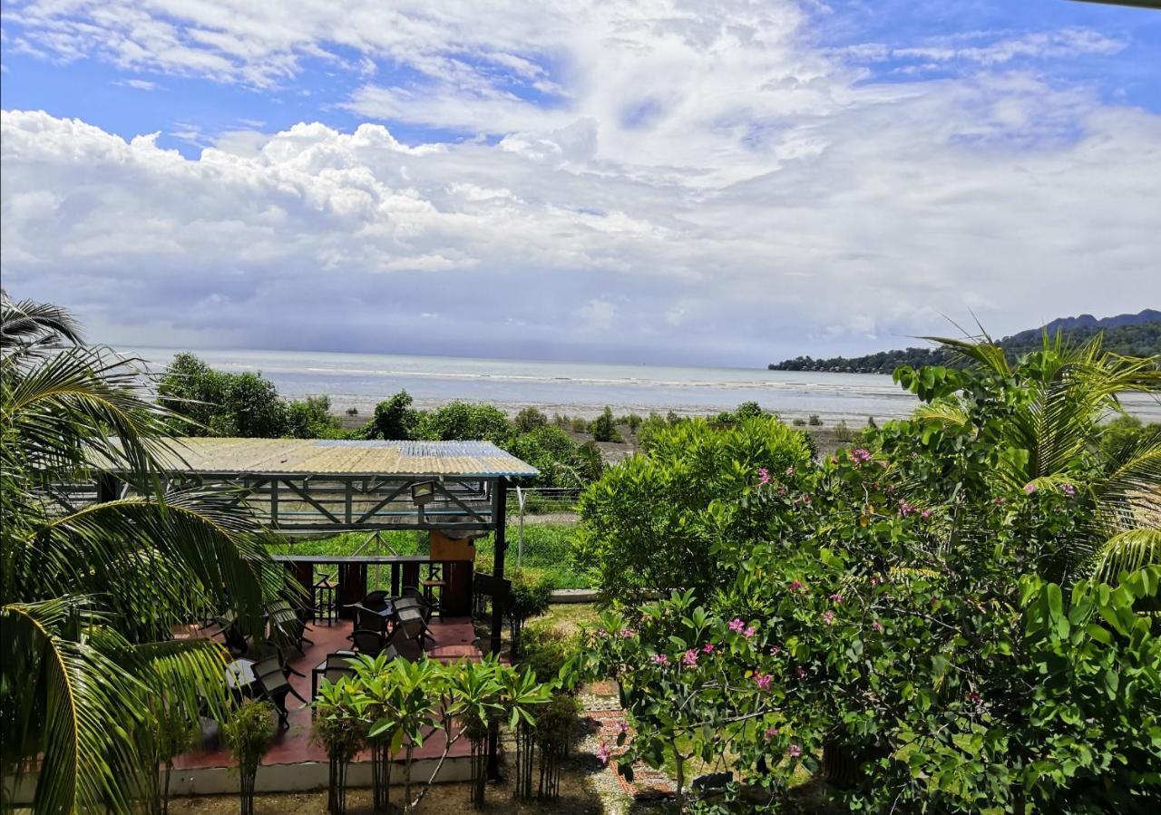 Alia Residence Business Resort Padang Mat Sirat Bagian luar foto