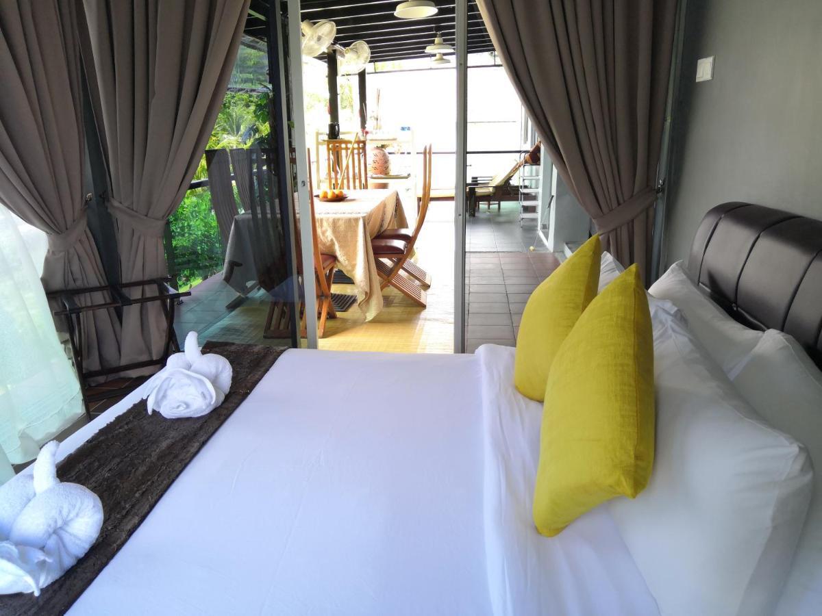 Alia Residence Business Resort Padang Mat Sirat Bagian luar foto